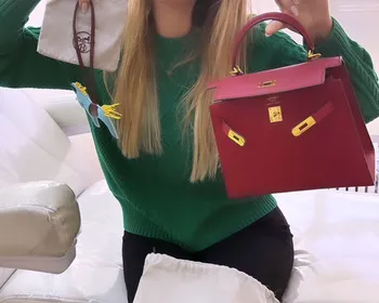 Influencer revela que ganhou bolsa Hermès falsa e dispara: “Não é sobre valor, é sobre verdade”
