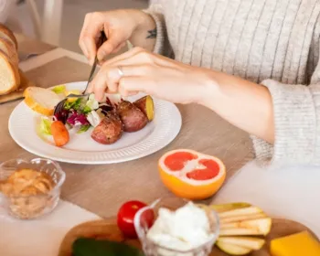 Intestino saudável: o que comer e o que evitar para proteger o órgão