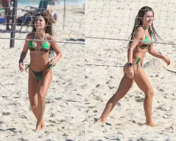 Jade Picon se exercita jogando futevôlei na praia da Barra da Tijuca