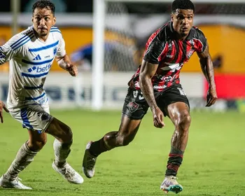 Jamerson, do Vitória, tem fratura no tornozelo direito e rompe todos os ligamentos