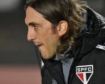 Jornalista detona Zubeldía após derrota do São Paulo: ‘Não dá mais’