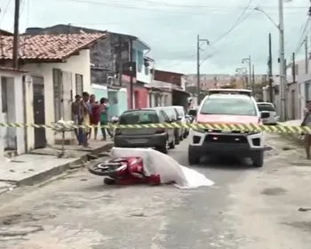 Jovem é morto a tiros após sair do trabalho para almoçar em casa