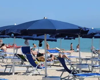 Jovem morre soterrado após cavar buraco em praia