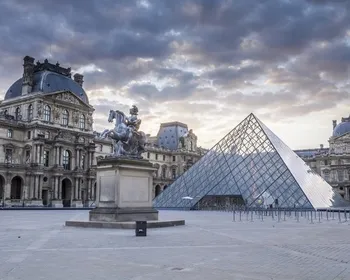 Louvre fecha as portas após greve de funcionários contra superlotação