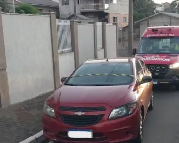Madrasta que esqueceu menino de 3 anos dentro de carro é denunciada por homicídio