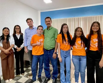 Marlan Ferreira recepciona alunos limoeirenses após viagem ao Vale do Silício (EUA)