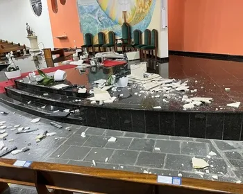 Médico é detido após arrombar e destruir igreja