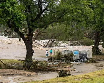 Meninas desaparecidas em enchente estavam em acampamento cristão