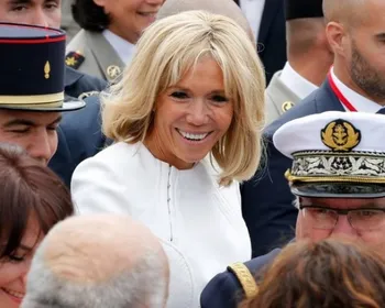 Mentiras sobre esposa de Macron ser mulher trans viram caso de Justiça