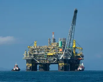 Mercado tenso: petróleo tende a disparar com ataques dos EUA ao Irã