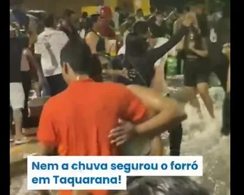 Mesmo com temporal, povo dança forró em Taquarana; vídeo viraliza