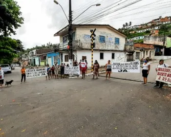 Moradores dos Flexais reclamam de buracos e rachaduras em imóveis