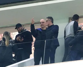 Moraes faz gesto obsceno ao acompanhar vitória do Corinthians em Itaquera