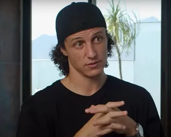 Novo clube de David Luiz na Europa deixa web confusa