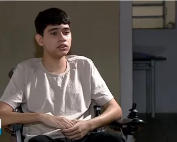 'Nunca deixei de acreditar': aluno atingido por janela de escola volta a andar após 8 meses