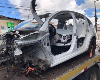 Operação Desmontar: polícia apreende carro roubado e motor adulterado em Maceió