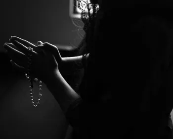 “Ore mais e tenha paciência”: a distorção da fé que silencia vítimas de violência