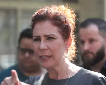 PGR pede prisão preventiva de Carla Zambelli, após deputada deixar o Brasil