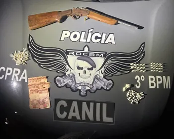 PM flagra suspeito com drogas perto de lixão e apreende espingarda em casa