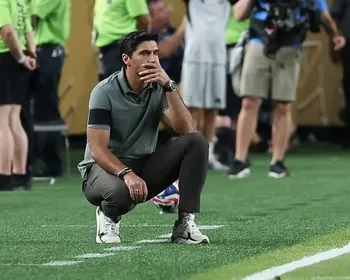 Palmeiras nega abandono e sai em defesa de Abel após coletiva