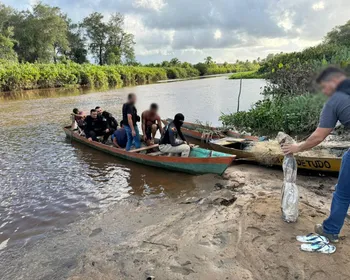 Polícia de AL usa canoa para prender mais um suspeito de integrar CV e PCC