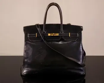 Primeira bolsa Birkin é leiloada por R$ 55 milhões