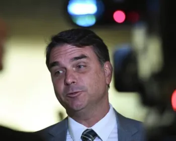 Prisão domiciliar é vingança de Moraes por sanções dos EUA, diz Flávio