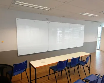 Qual o tamanho de uma lousa de uma escola?