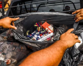 Quatro comerciantes são notificados por venda ilegal de fogos de artifício no Centro