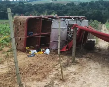 Queda de balão mata mulher e deixa 11 pessoas feridas; piloto é preso