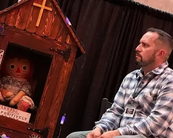 Quem é o investigador paranormal que morreu em turnê com Anabelle