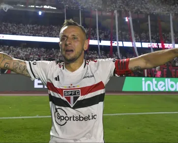 Rafinha anuncia aposentadoria do futebol