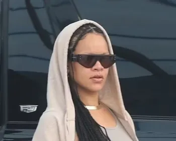 Rihanna destaca barrigão da terceira gravidez