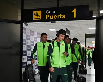 Seleção da Bolívia reclama de sabotagem após ficar retida na Venezuela e ameaça ir à Fifa