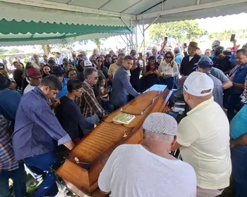 Último acorde: Xameguinho é homenageado em velório e sepultamento repletos de emoção