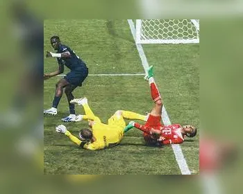 VÍDEO: Jogador do Bayern sofre lesão horrível durante jogo contra o PSG