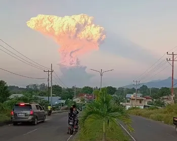 VÍDEO: vulcão entra em erupção pela 2ª vez em menos de 1 mês