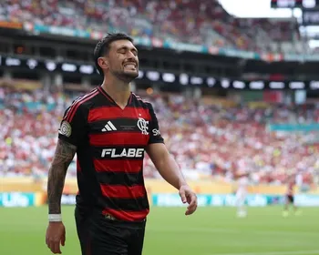 Veja erros defensivos do Flamengo no início do jogo contra o Bayern