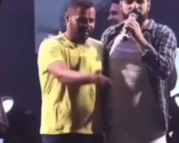 Veja momento em que homem tenta voltar com ex em palco e depois a mata