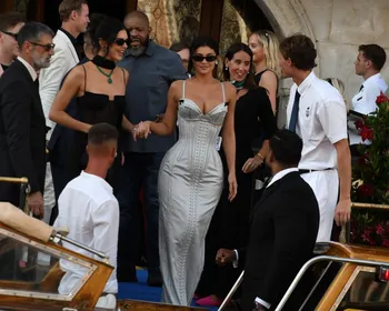 Vestido de Kylie Jenner gera controvérsias no casamento de Jeff Bezos