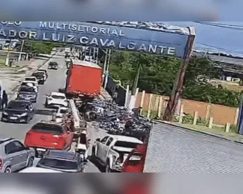 Vídeo mostra carga de sucos de uva sendo saqueada por populares no Distrito Industrial