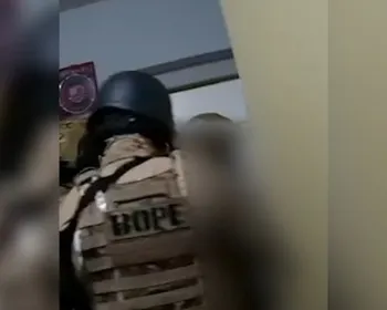 Vídeo mostra resgate de mulher grávida e criança de 12 anos