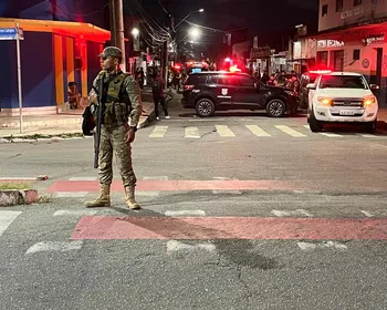 Vídeos: após invadir casa da ex, major da PM é cercado por forças de segurança