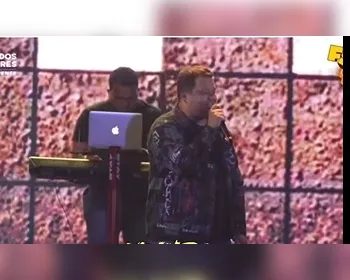 Viralizou! cantor alagoano impressiona com animação ao fazer show para plateia pequena