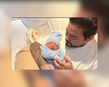 Yudi Tamashiro mostra o rostinho do filho pela primeira vez: 'Pegou o melhor dos dois'