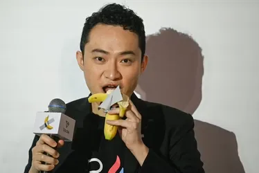 
				🍌 Visitante come banana em museu avaliada em R$ 33 milhões
			
			