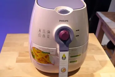 
				1ª airfryer tinha o tamanho de canil e era de madeira com tela de galinheiro
			
			