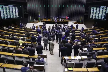 
			
				76% são contra aumento do número de deputados, aponta Datafolha
			
			