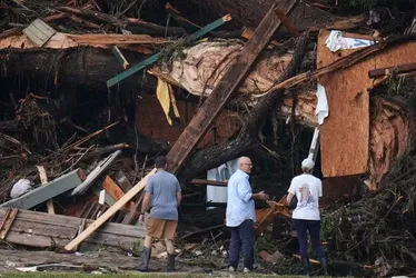 
				Acampamento anuncia 27 mortes de meninas e monitoras no Texas
			
			