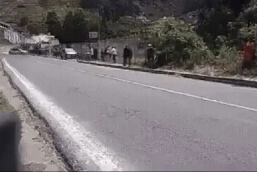 
				Acidente em rali no Equador mata duas pessoas e fere seis
			
			